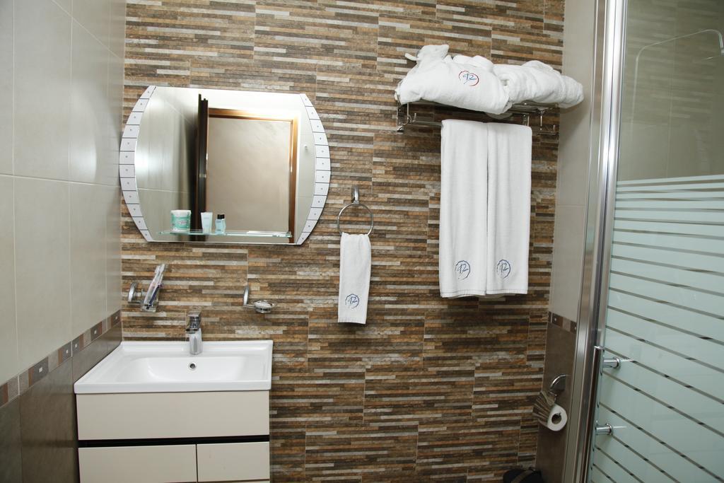 Best Hotel Yerevan Bagian luar foto