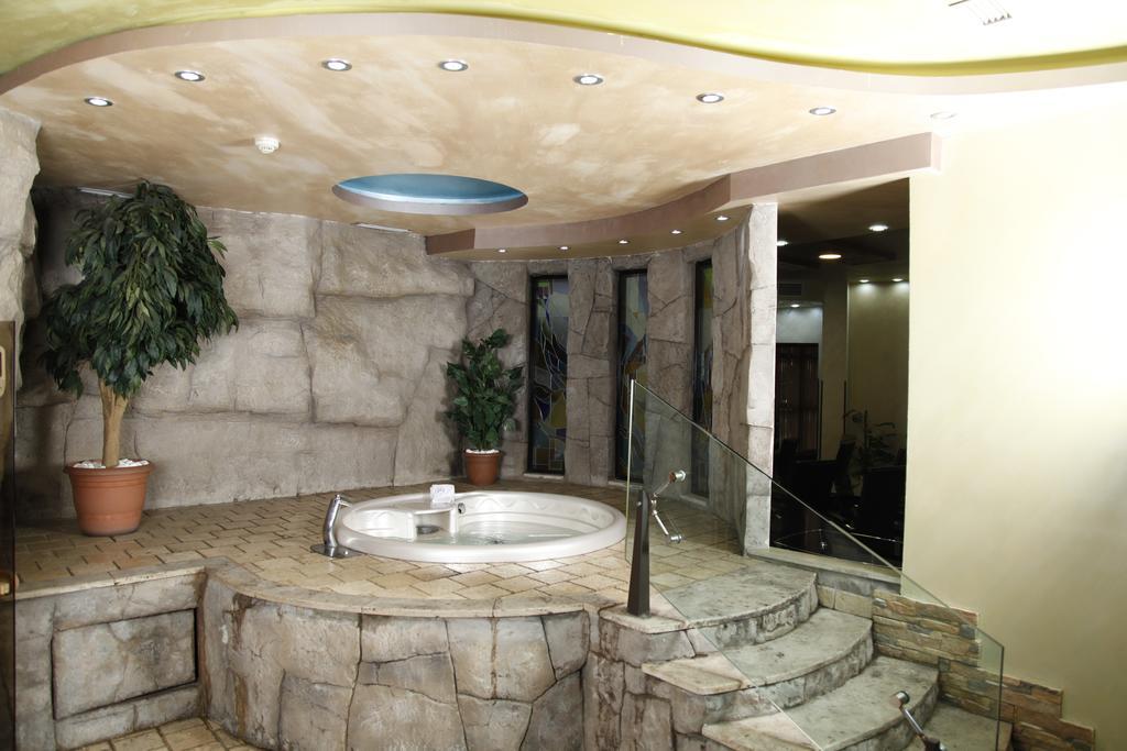Best Hotel Yerevan Bagian luar foto
