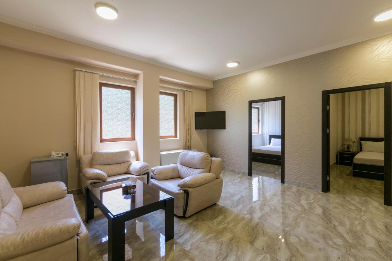 Best Hotel Yerevan Bagian luar foto