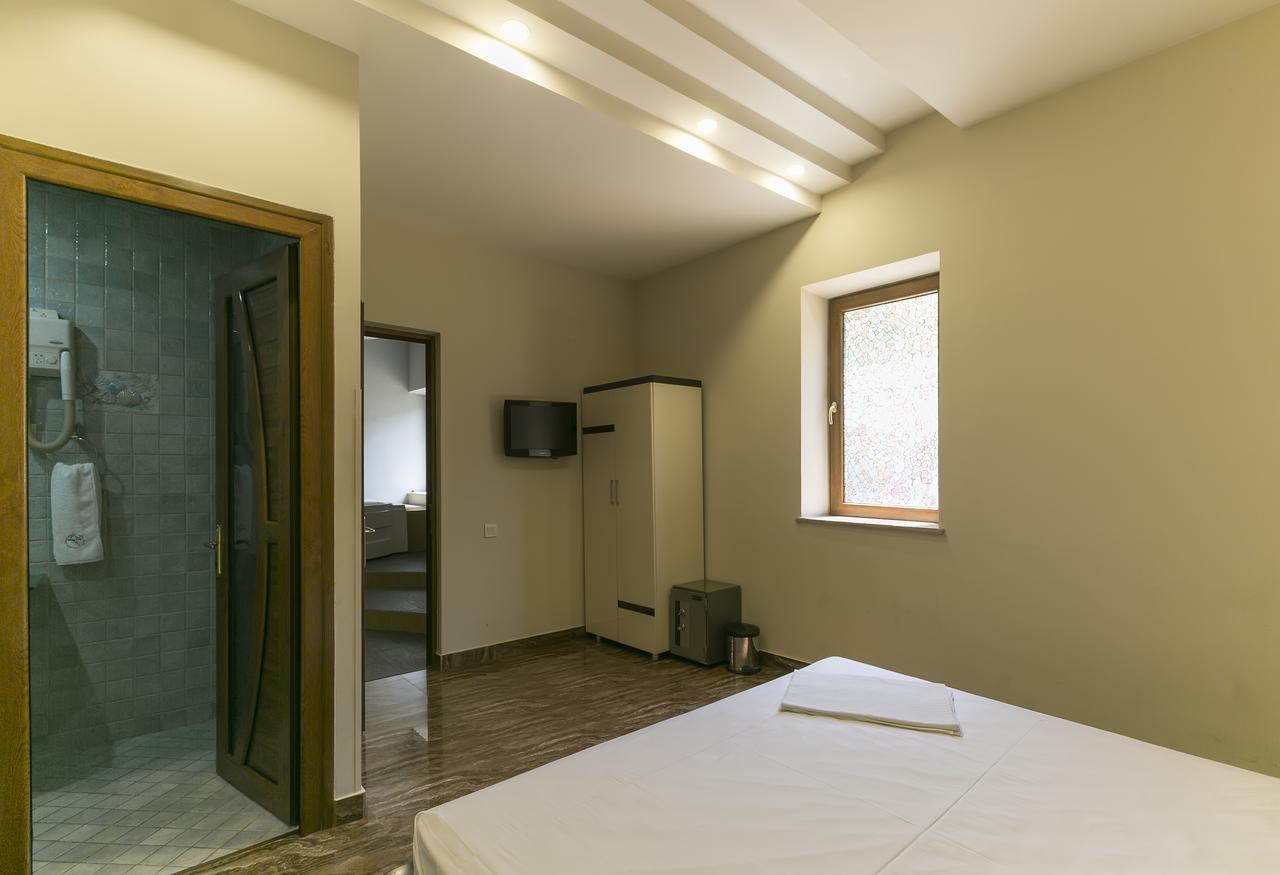 Best Hotel Yerevan Bagian luar foto